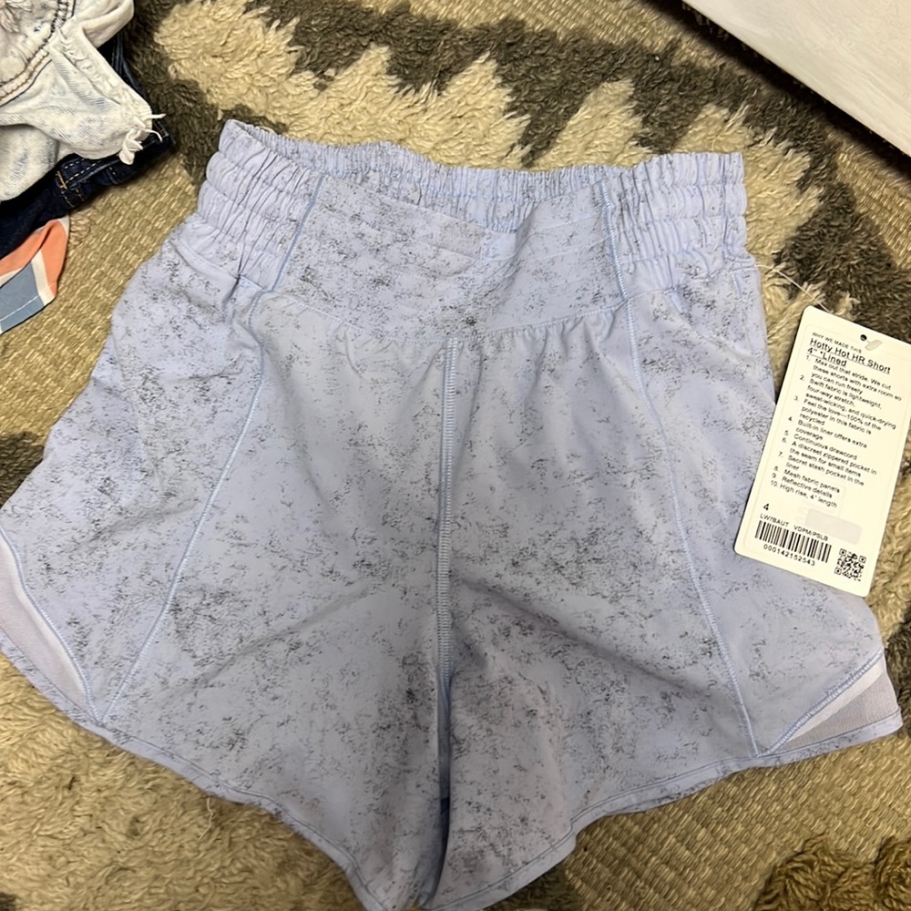 Lululemon hotty hot high rise. 4”